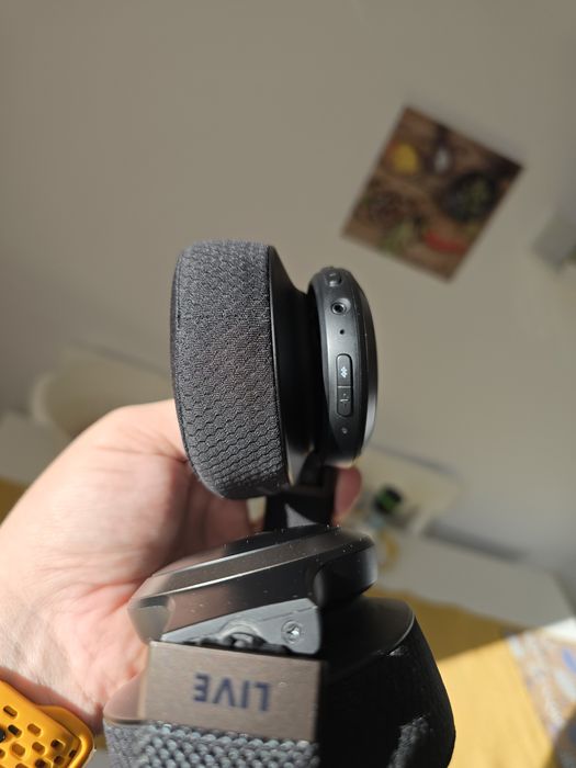 Vand casti over-the-ear JBL ca noi