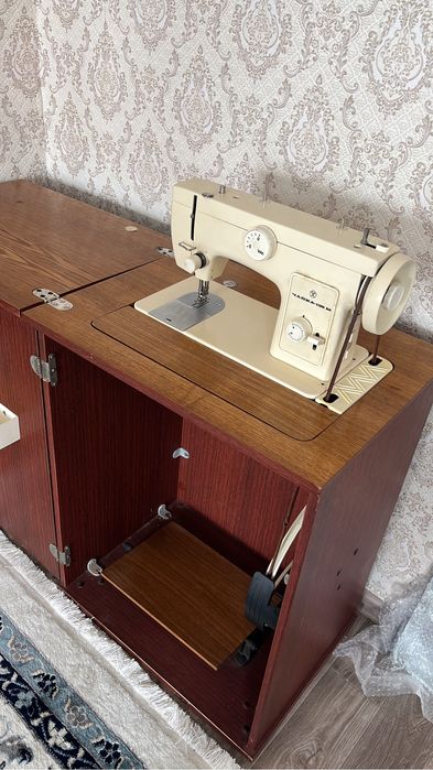 Продам швейную машину