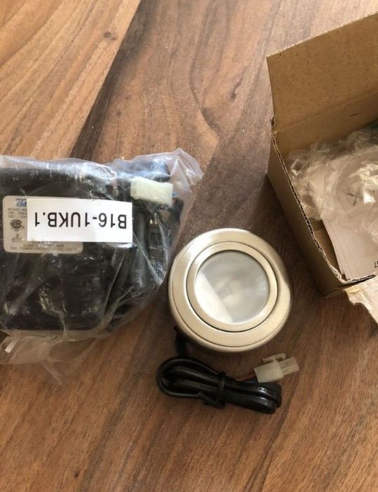 Лампа и адаптер/