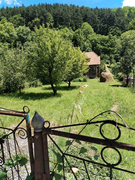 Teren 1100 mp cu casa de vanzare in Posada (Comarnic, jud. Prahova)