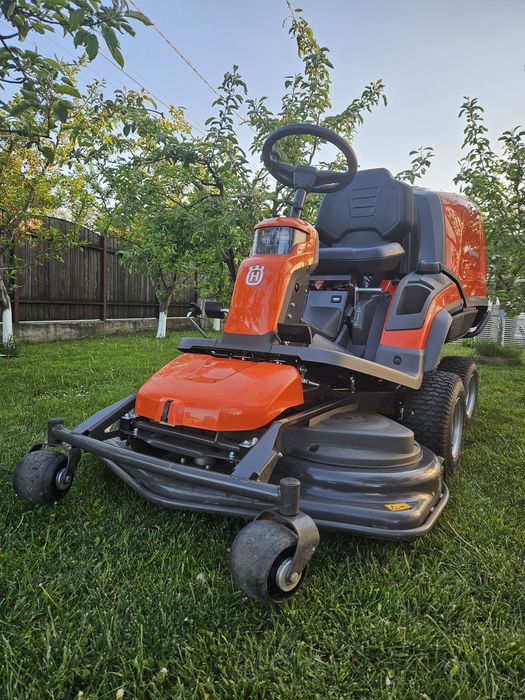 Vand/Schimb Tractoraș de tuns iarba gazon Husqvarna RC 318 T(18H de functionare)