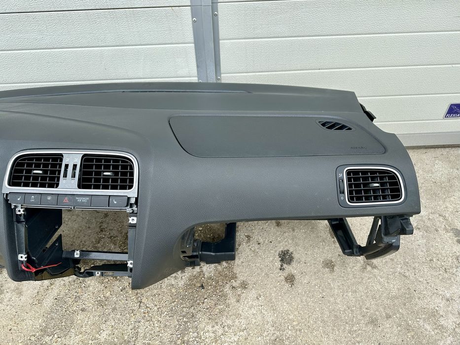 Табло + десен airbag за VW Polo/Поло 6R след 2009-