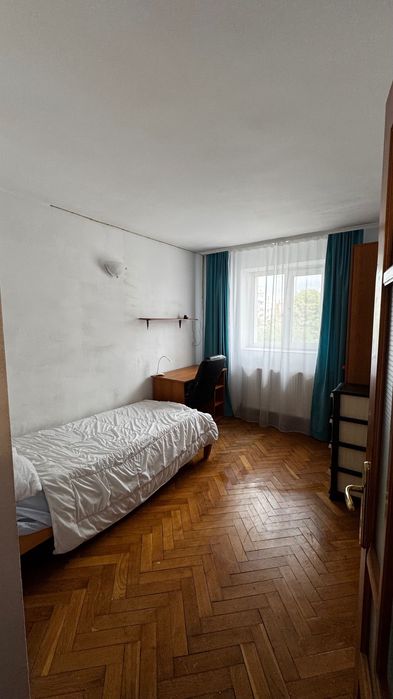 Caut 2 Colege de apartament Iasi 2 min de UMF