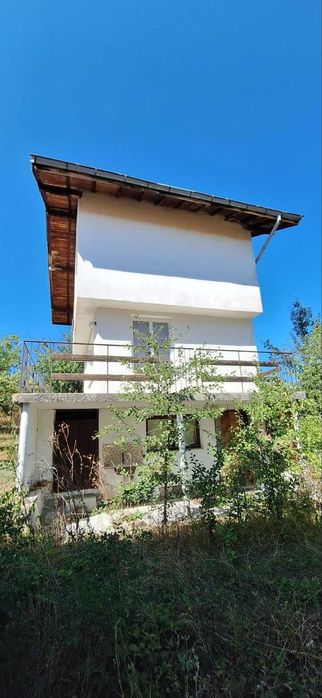 къща в село Планиница (област Перник)