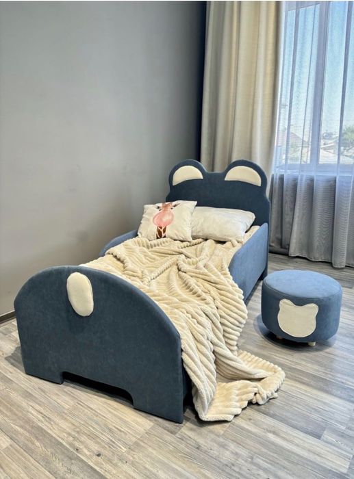 Детская кровать с пуфиком