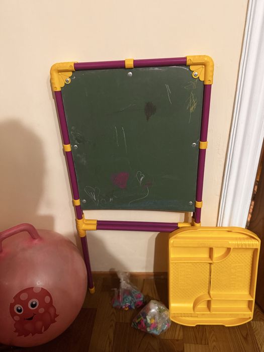 Продам детский мельберт и мячик попрыгун