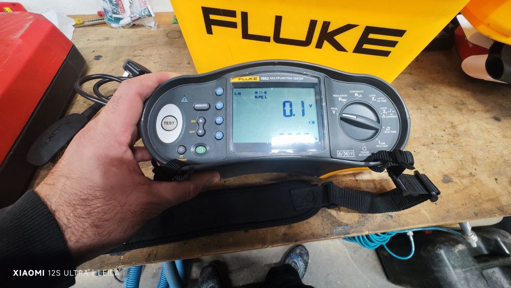 Мултитестер Fluke 1662