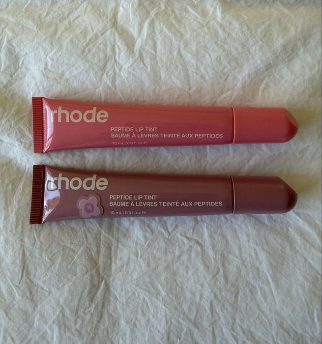 Оригинални Rhode Peptide Lip Tint / Treatment гланцове от САЩ – 9 € | Налични цветове | BESTIE промо + 2 гланца ПОДАРЪК