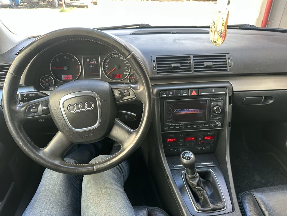 Audi A4 2.0 TDI 140CP S-LINE