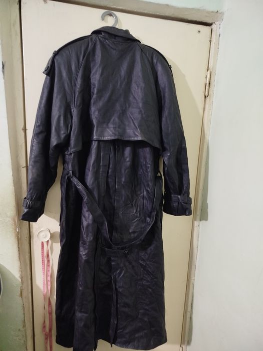 Продам кожаные плащи.
