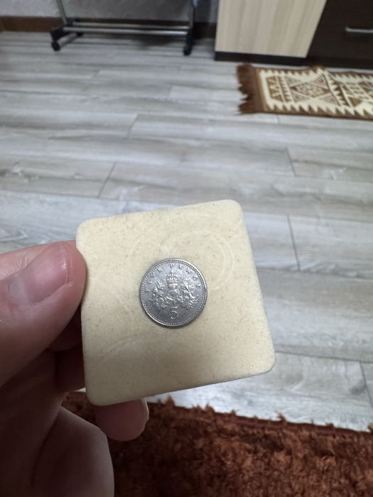 Продам 5 пенсов 1990 года Елизавета II