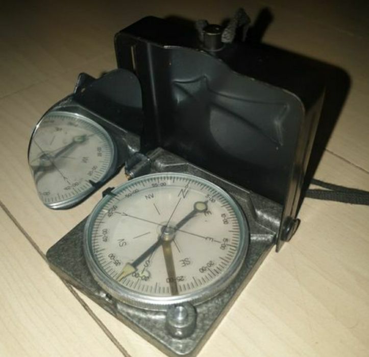 Busola militara romaneasca  tip iIOR B1-69 de stoc noua
Completa busol