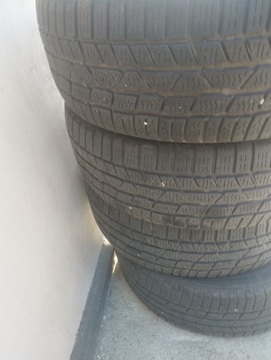 Vînd cauciucuri in stare foarte bună