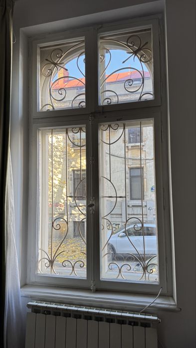 Ferestre rustice duble din lemn cu arcada