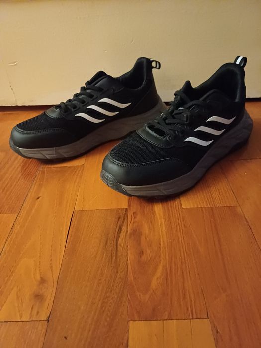 Adidasi - pantofi sport noi nr.43,5-44
