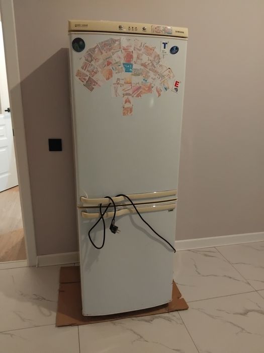 Холодильник срочно продам