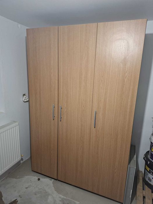 Dulap cu 3 usi de vanzare