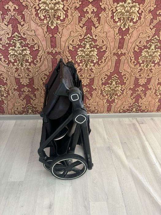 Продам коляску легкая ,