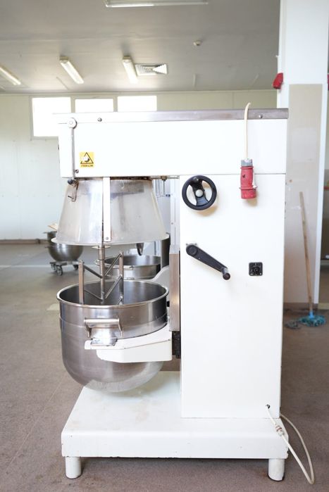 Vând utilaje profesionale pentru patiserie -preturi super