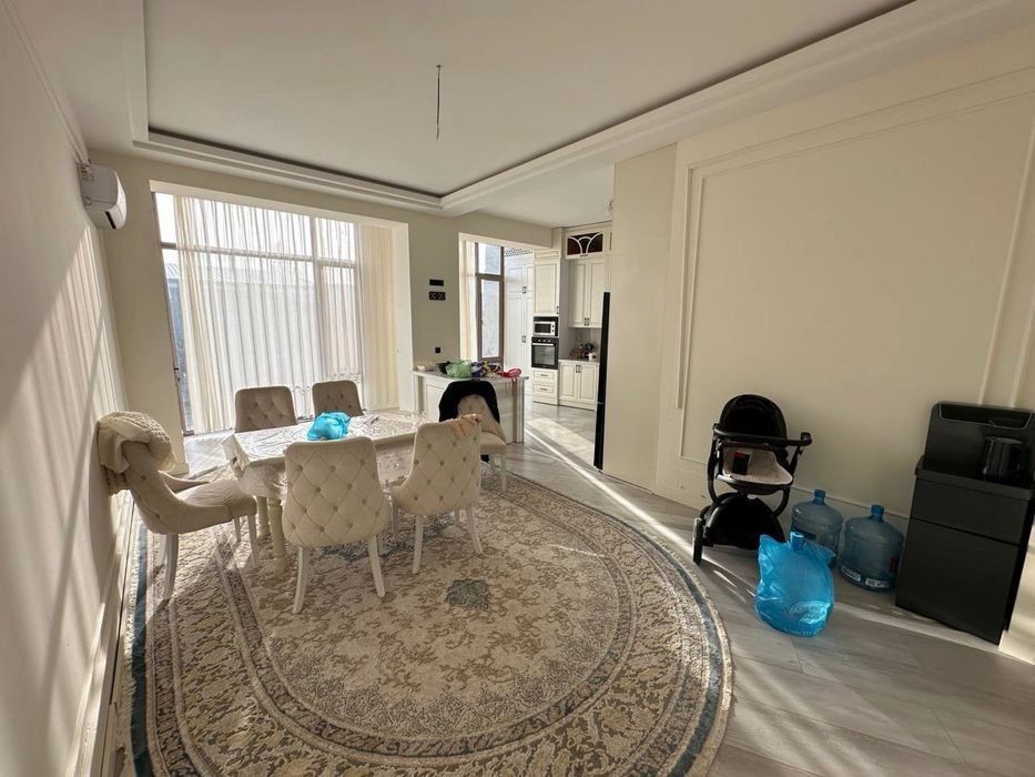 Дурмон да сотилади 3,7соток 2этаж 6хона падвал сауна бор.