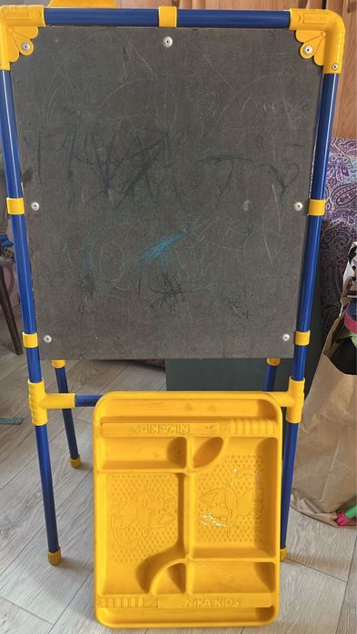 Мольберт детский мольберт в отличном состоянии , двух сторонний