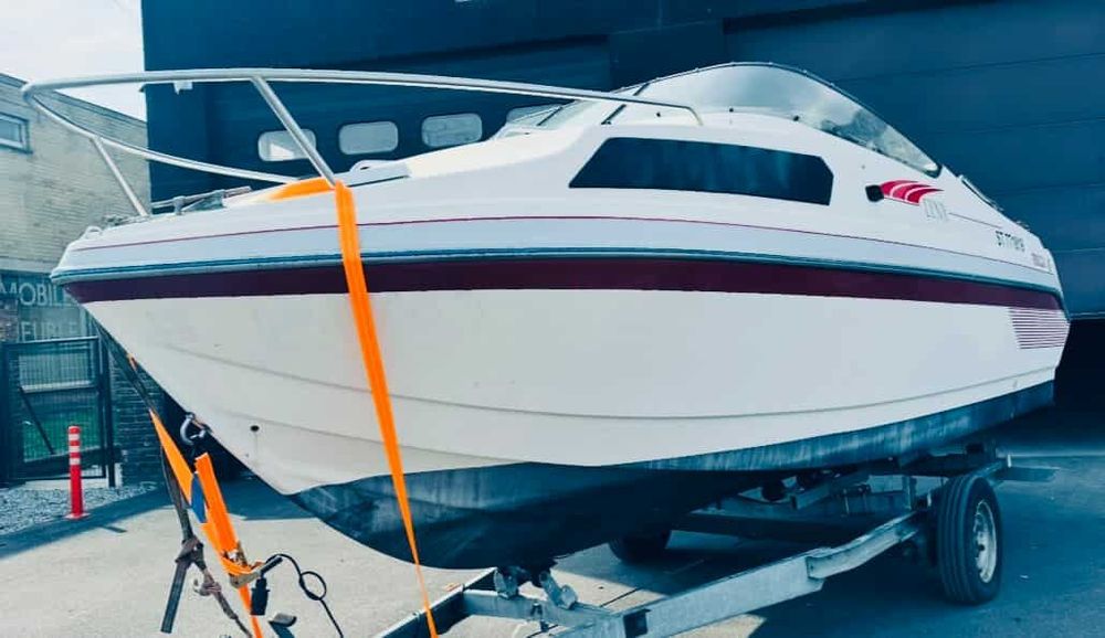 Vând schimb barca cabinata motor si peridoc