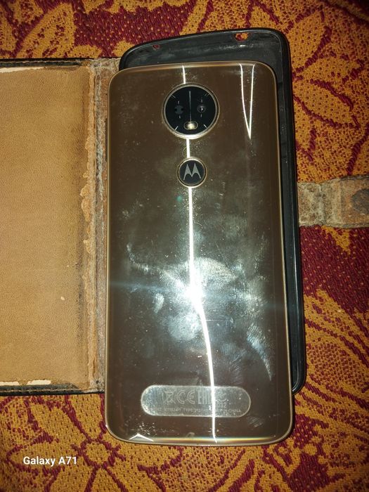 Телефон моторола е5