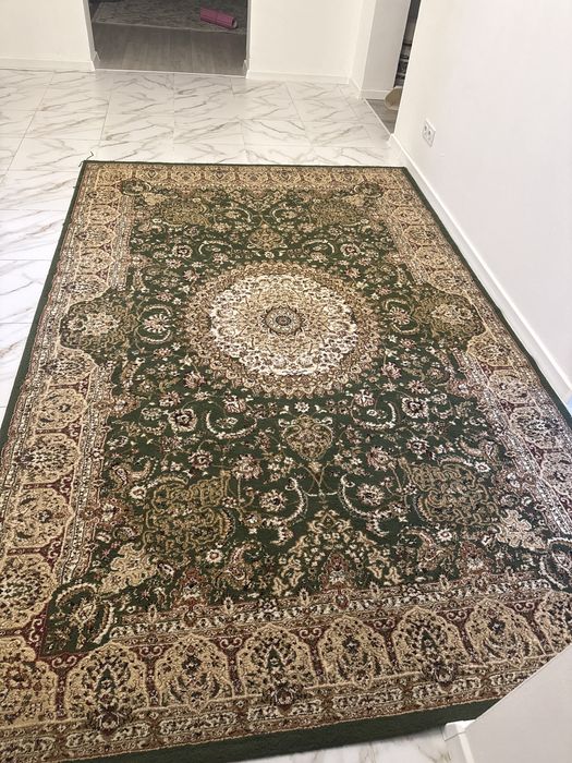 Ковер зеленый красивый