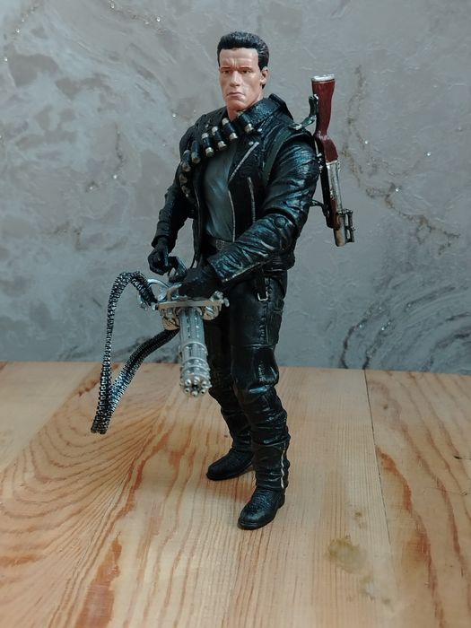 Продам фигурки терминатор.