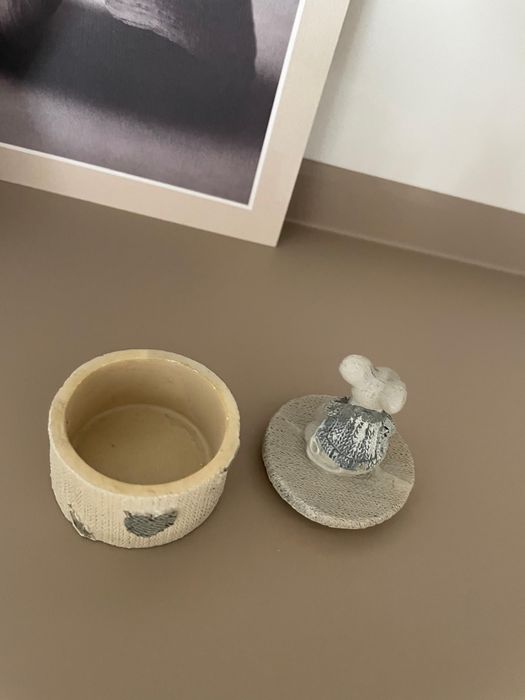 Cutiuta de mici dimensiuni pt bijuterii (inele) / cutiuta de mot bebe