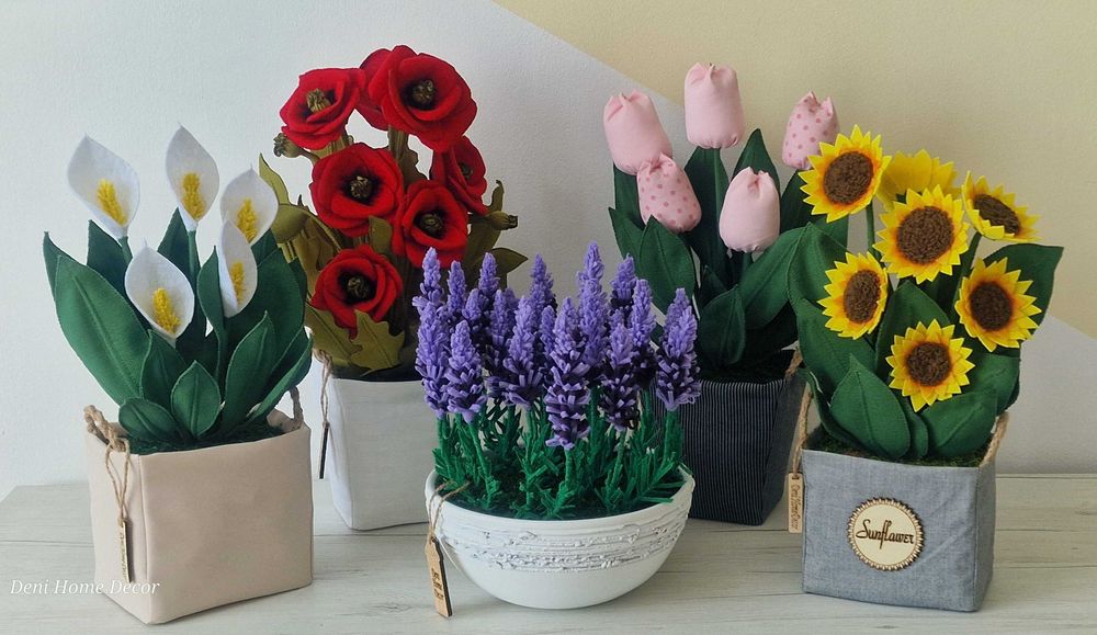 Цветя в кашпа, изработени от текстил