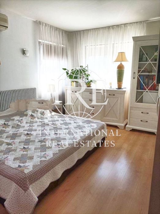 Продава се Двустаен апартамент в Варна, Център - 75 кв.м за 1918 €/кв.м - Снимка #3