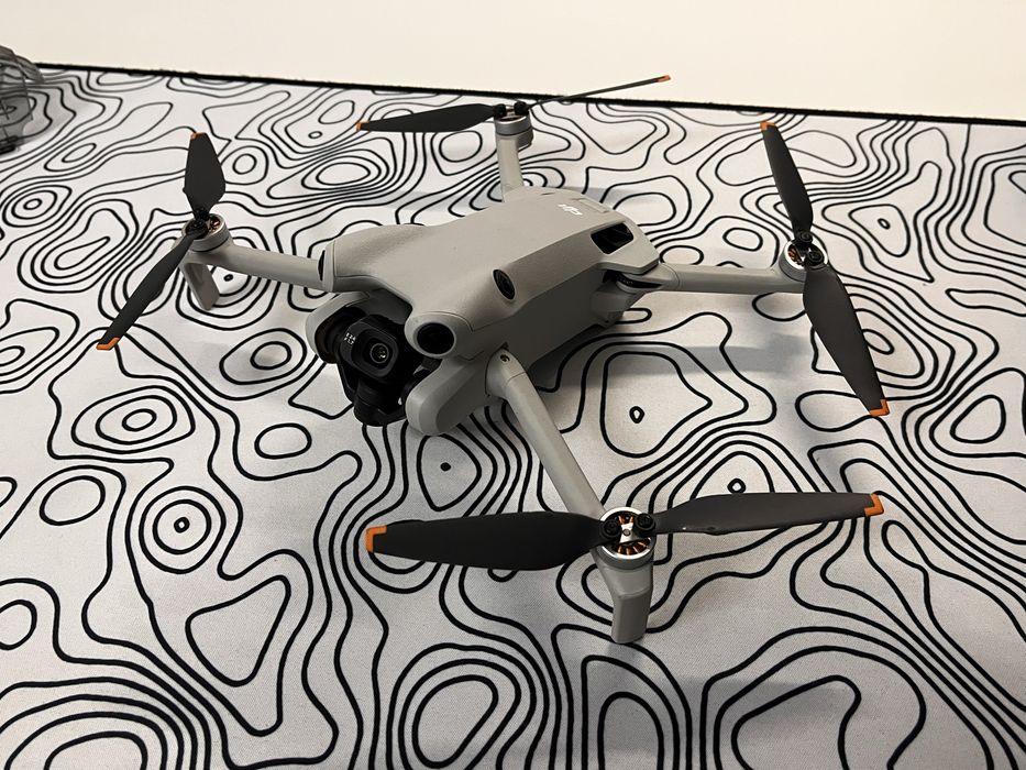 Продам дрон Dji mini 4 pro