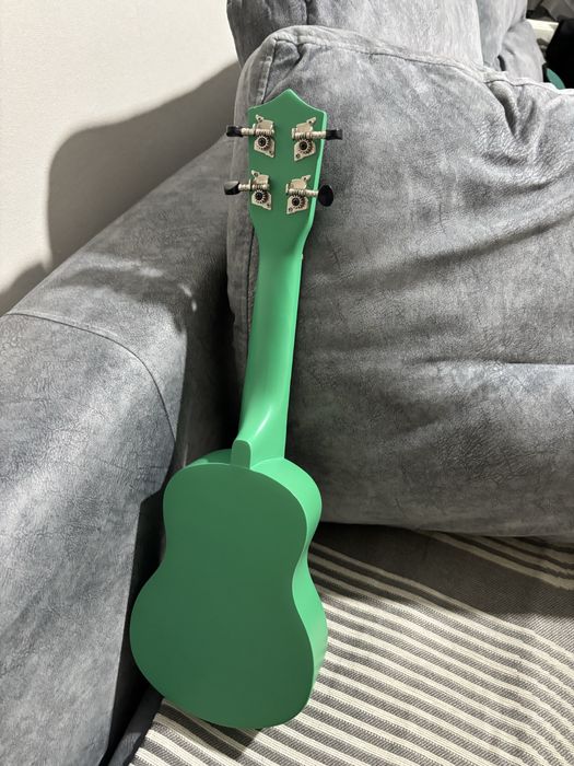 укулеле в хорошем состоянии