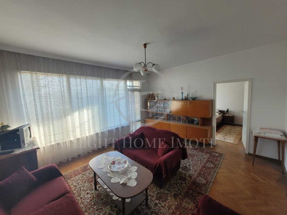 Продава се Тристаен апартамент в Пловдив, Кючук Париж - 85 кв.м за 720 €/кв.м - Снимка #1