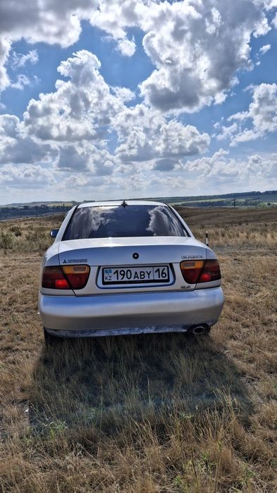 Продам автомобиль mitsubishi Carisma