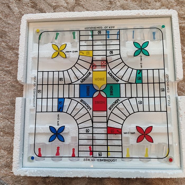 Игра Не се сърди човече с шотове