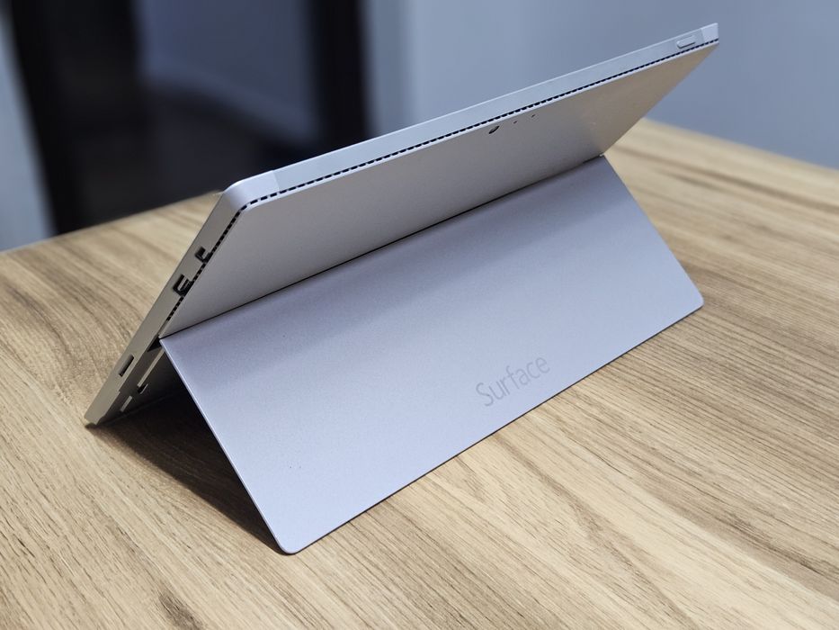 Tableta Microsoft Surface Intel i5, 8GB RAM, display, 12 inch 2k Win10