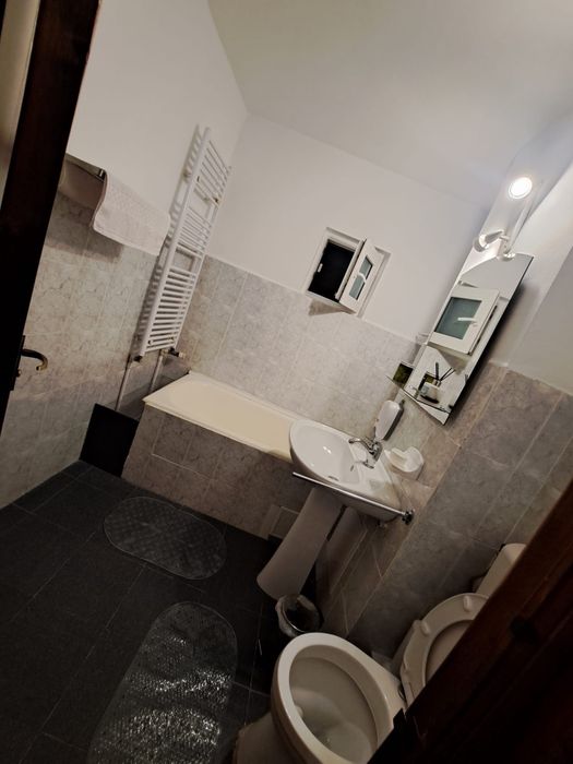 Inchiriez apartament 2 camere etaj 4/4 Micro 16