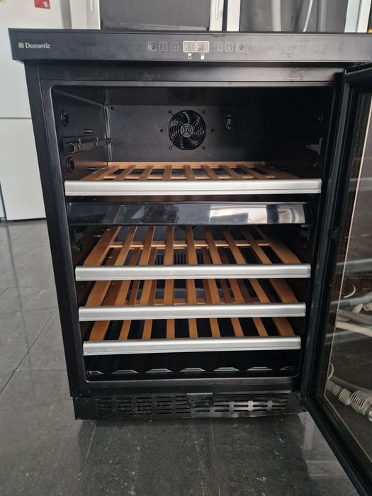 Винен хладилник Dometic A++
