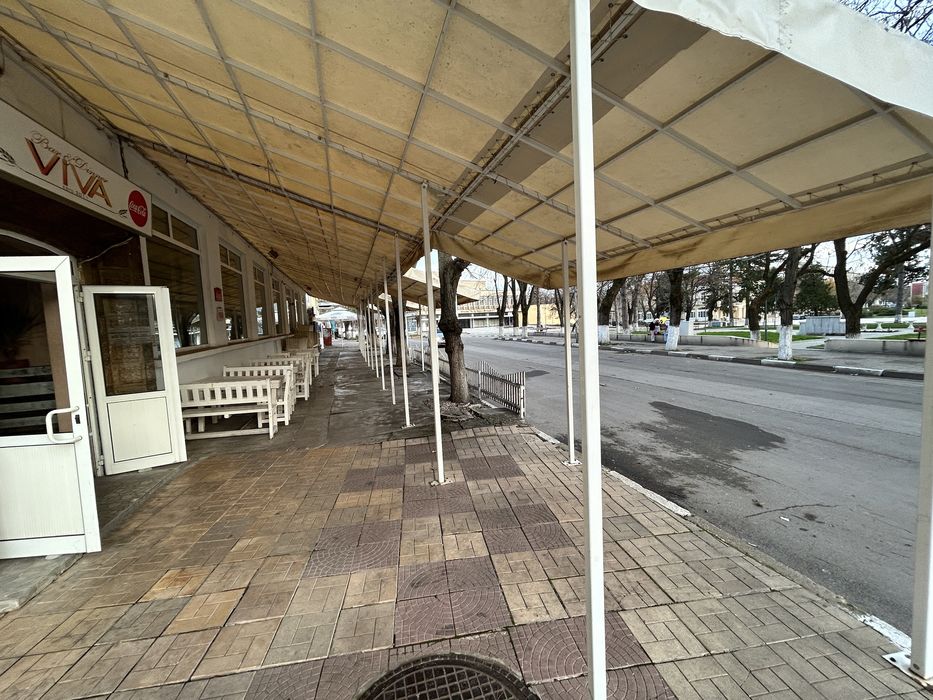 Тента платнище с метална конструкция