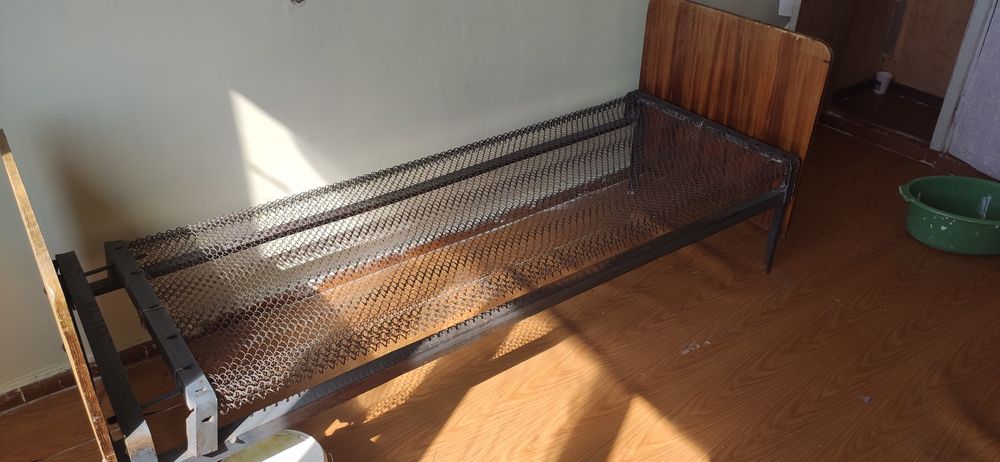 Панцирные кровати