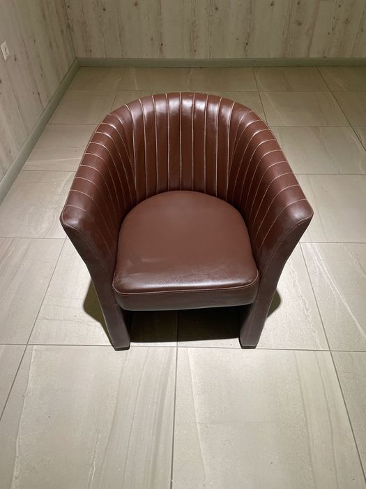 Тапицирани кожени столове