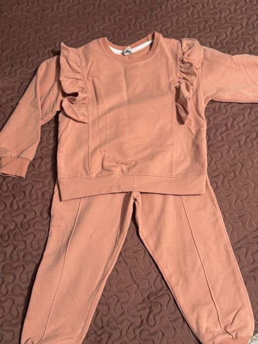 Продам костюмы на девочку