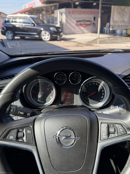Opel  insiguia Комфорт: Климатроник, Ел.стъкла, Ел.огледала, Алуминиеви