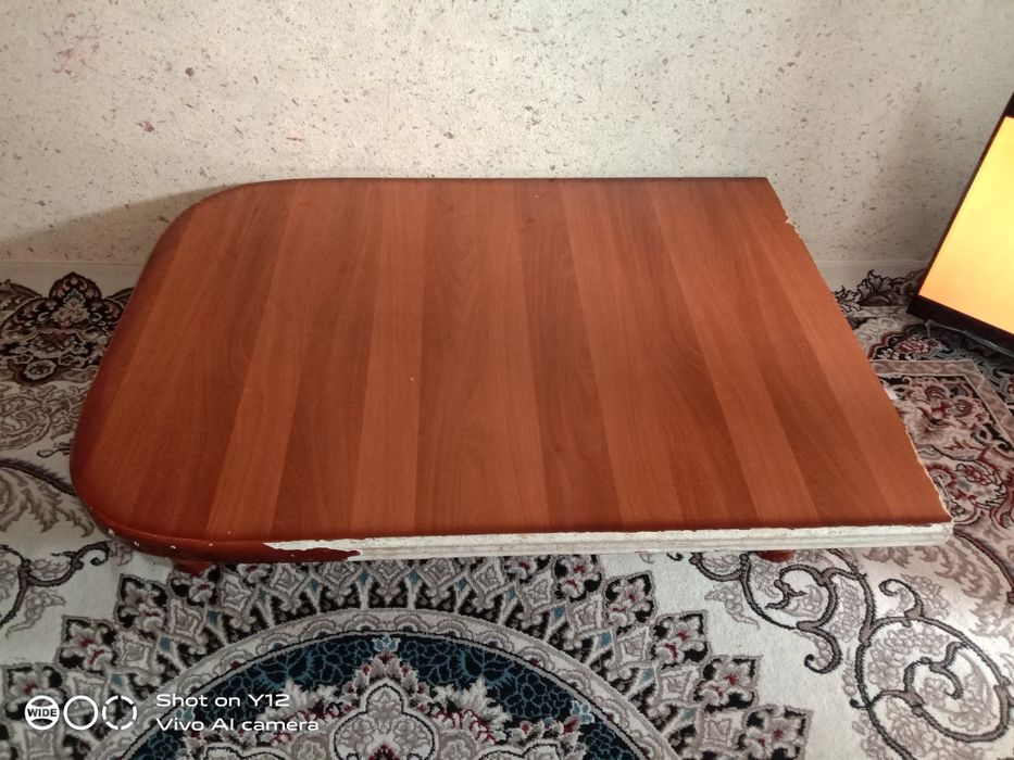 Katta stol  xontaxta va baland stolam buladi noshkalari bor