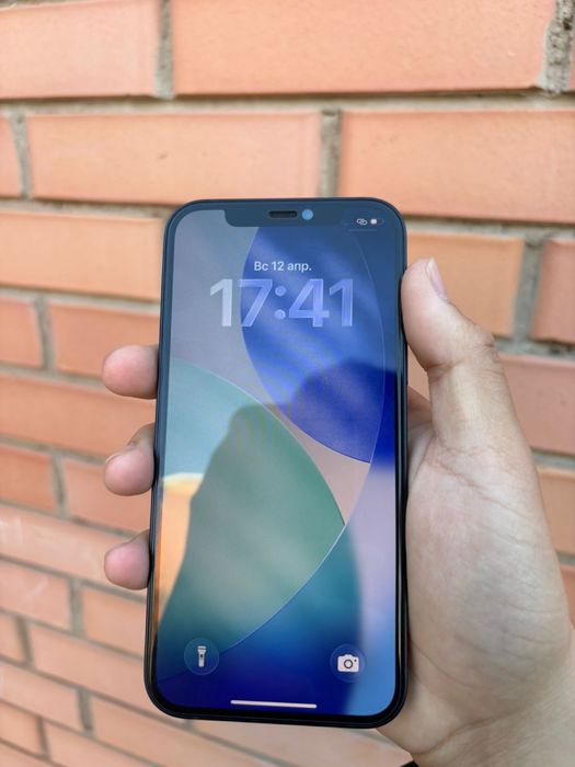 Продам Iphone 12
