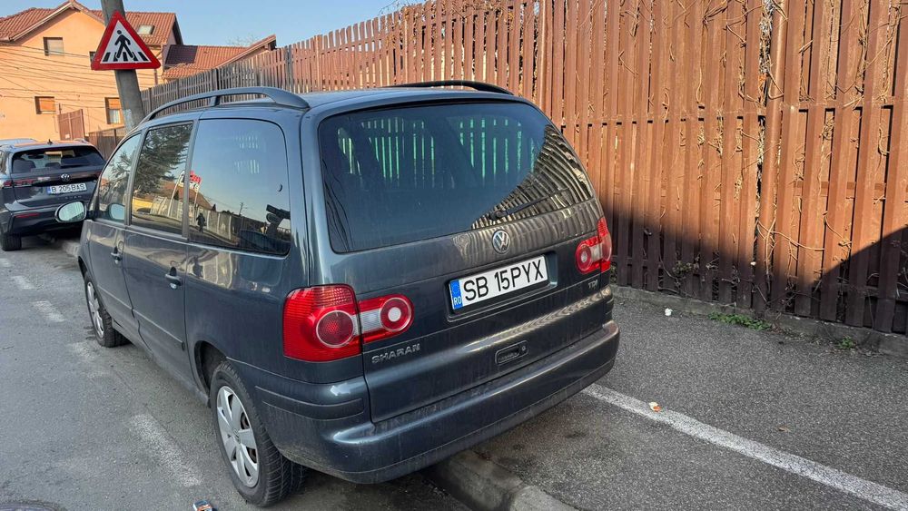 Volkswagen Sharan - 7 locuri, ideal pentru familie si transport