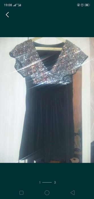 Продам платье с паетками