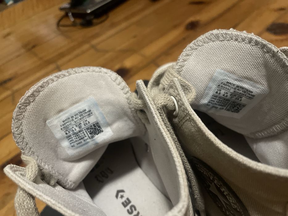 Converse като НОВИ